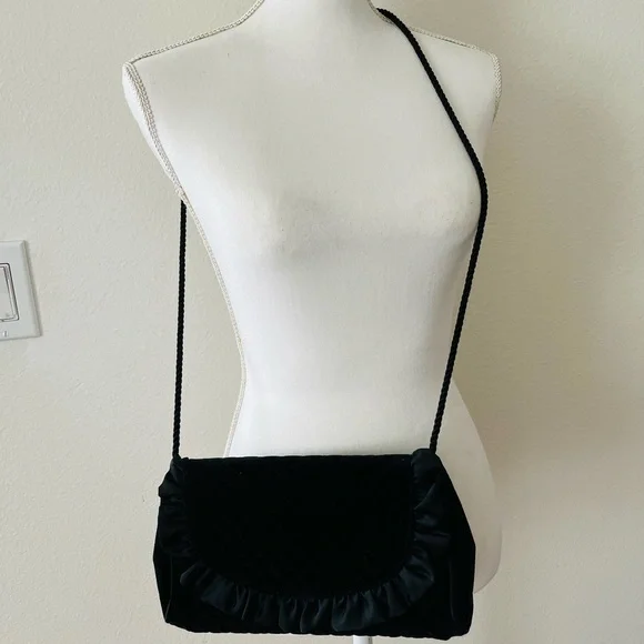 Elegant Black Quilted Women's Bag - Picture 2 of 15